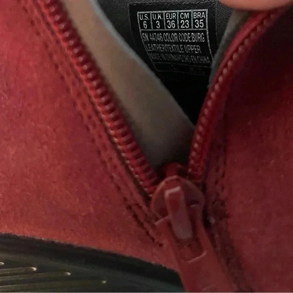 SKECHERS Parallel Ditto Asymmetric Collar Suede Ankle Bootie Burgundy Womens 6 - Picture 7 of 12